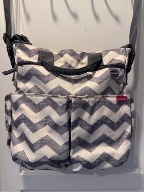 NWOT SKIP HOP Gray and White Chevron TRAVEL OR DIAPER BAG